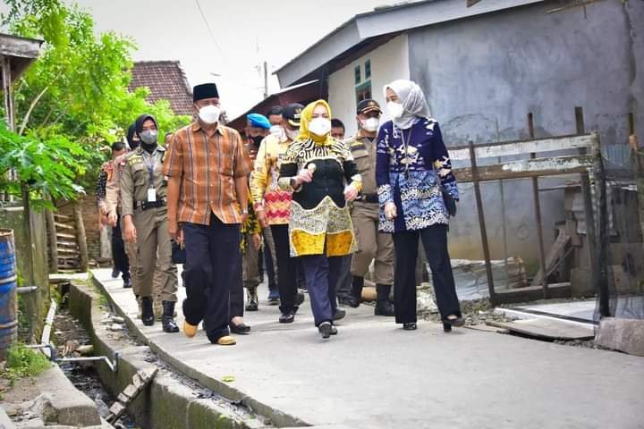 Bupati Musi Rawas Merujuk Rozani Pengidap Penyakit Tumor Menuju RSUP dr. Mohammad Hoesin Palembang