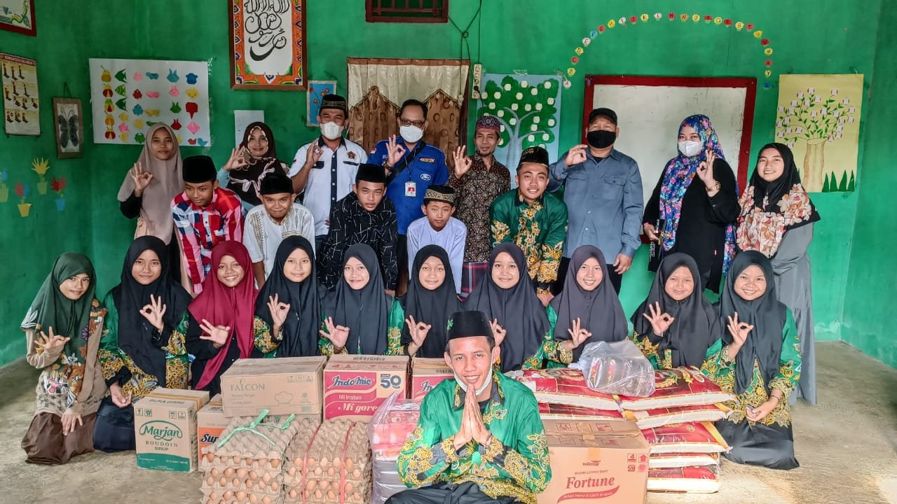 KKKS Medco E&P Indonesia Bersama PWI Musi Rawas Berbagi Kebahagiaan Kepada Santri PONPES Mamba’ul Hikmah