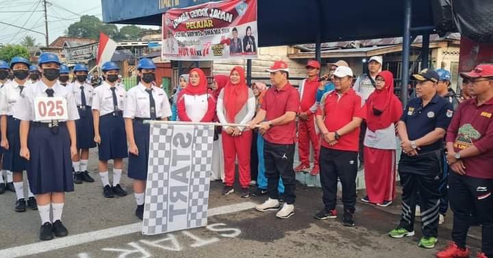 Memeriahkan HUT RI ke-77: Wali Kota Lepas Lomba Gerak Jalan Tingkat SMP/MTs se-Kota Lubuklinggau