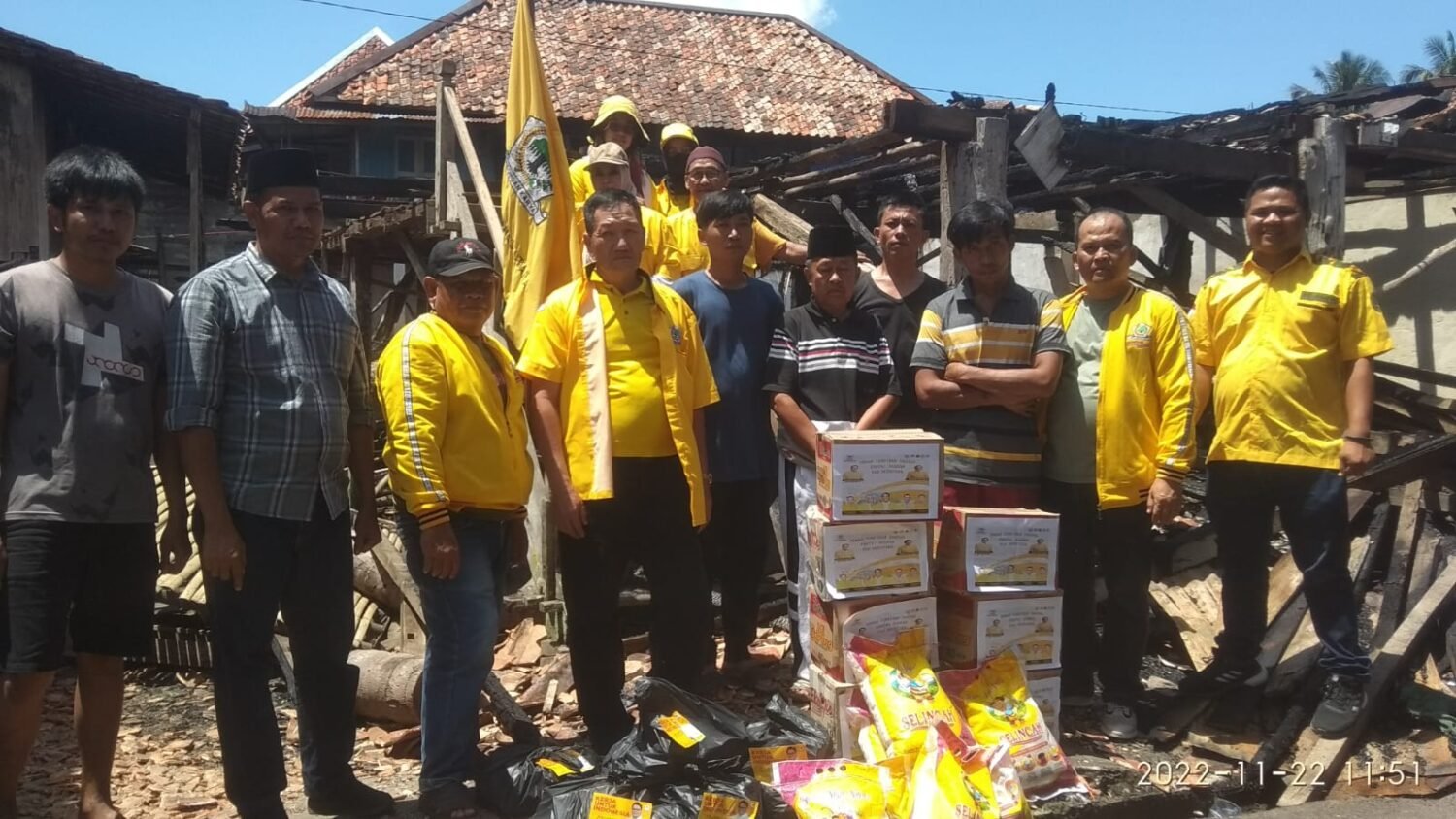 DPD Partai Golkar Muratara Peduli Bantu Korban Kebakaran Di Desa Maur