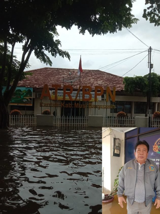 Kepala BPN Kabupaten Musi Banyuasin Keluhkan Banjir Yang Masuk Ke Dalam Kantor