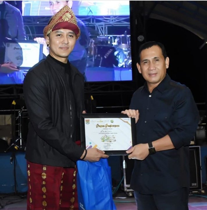 Penutupan Festival Bukit Sulap WaliKota Berikan Penghargaan Kepada Pesulap Demian