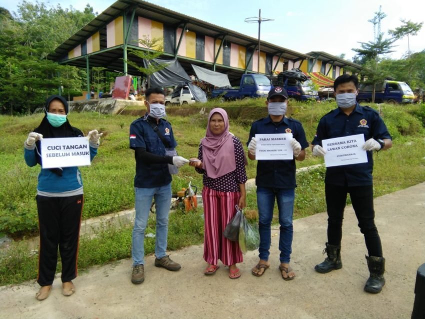 Karang Taruna Desa Tugu Sempurna   Bagikan Masker Dan Giat Kampanye PHBS
