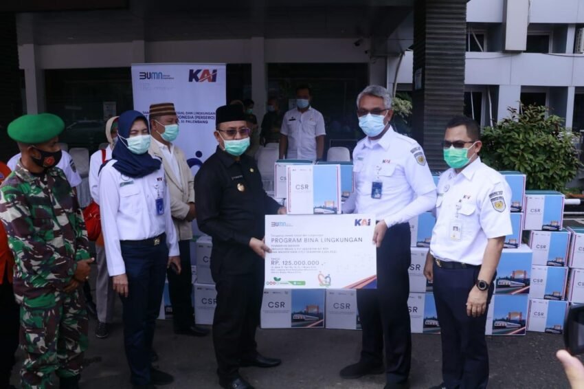 PT KAI Divre III Palembang Serahkan Ribuan Masker Ke Pemkab Muara Enim