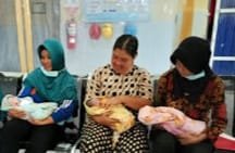 Ernawati warga di Muratara, melahirkan 3 bayi kembar
