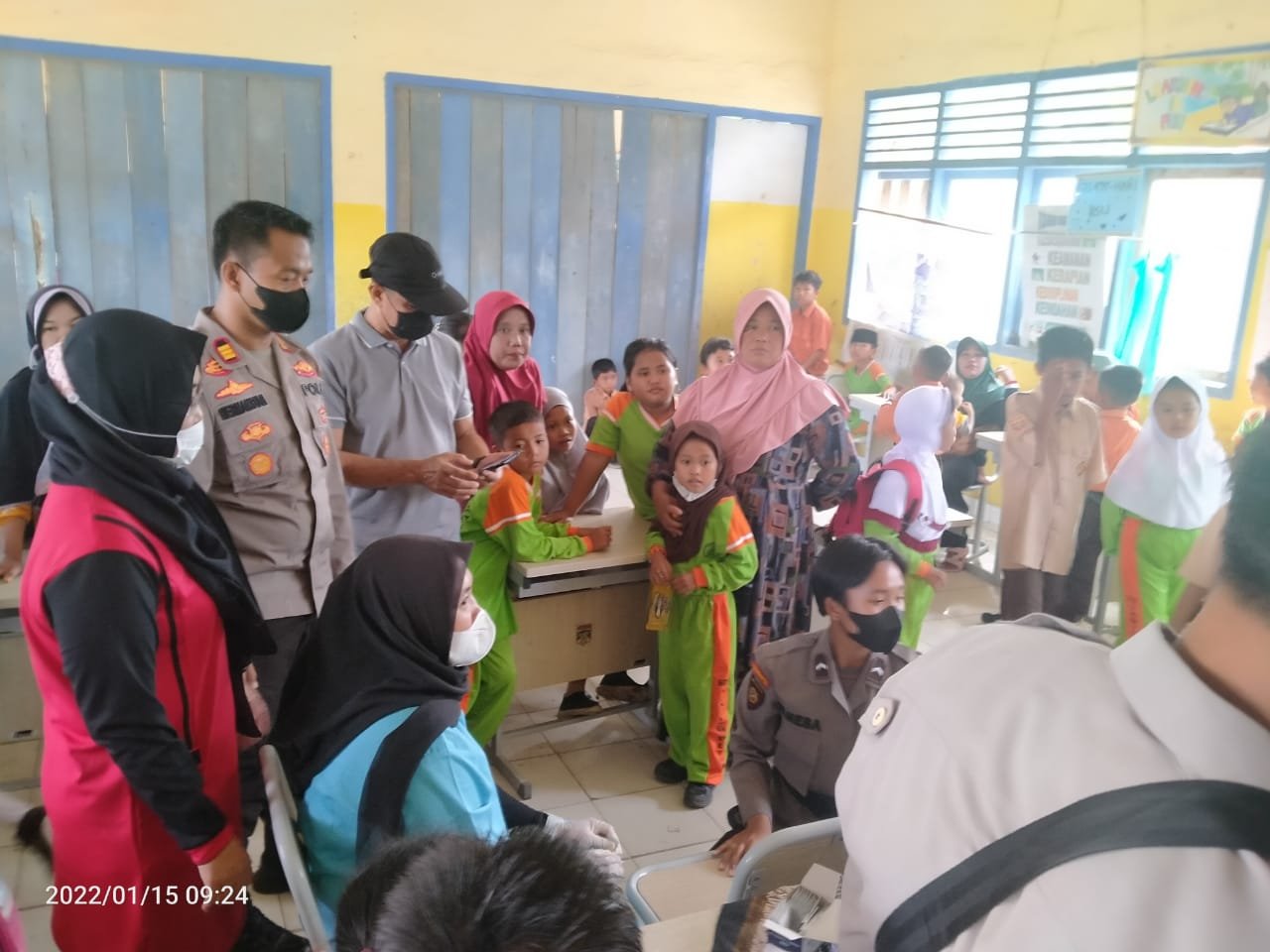 SD Negeri Tanjung Putus Melaksanakan Vaksinasi Covid-19