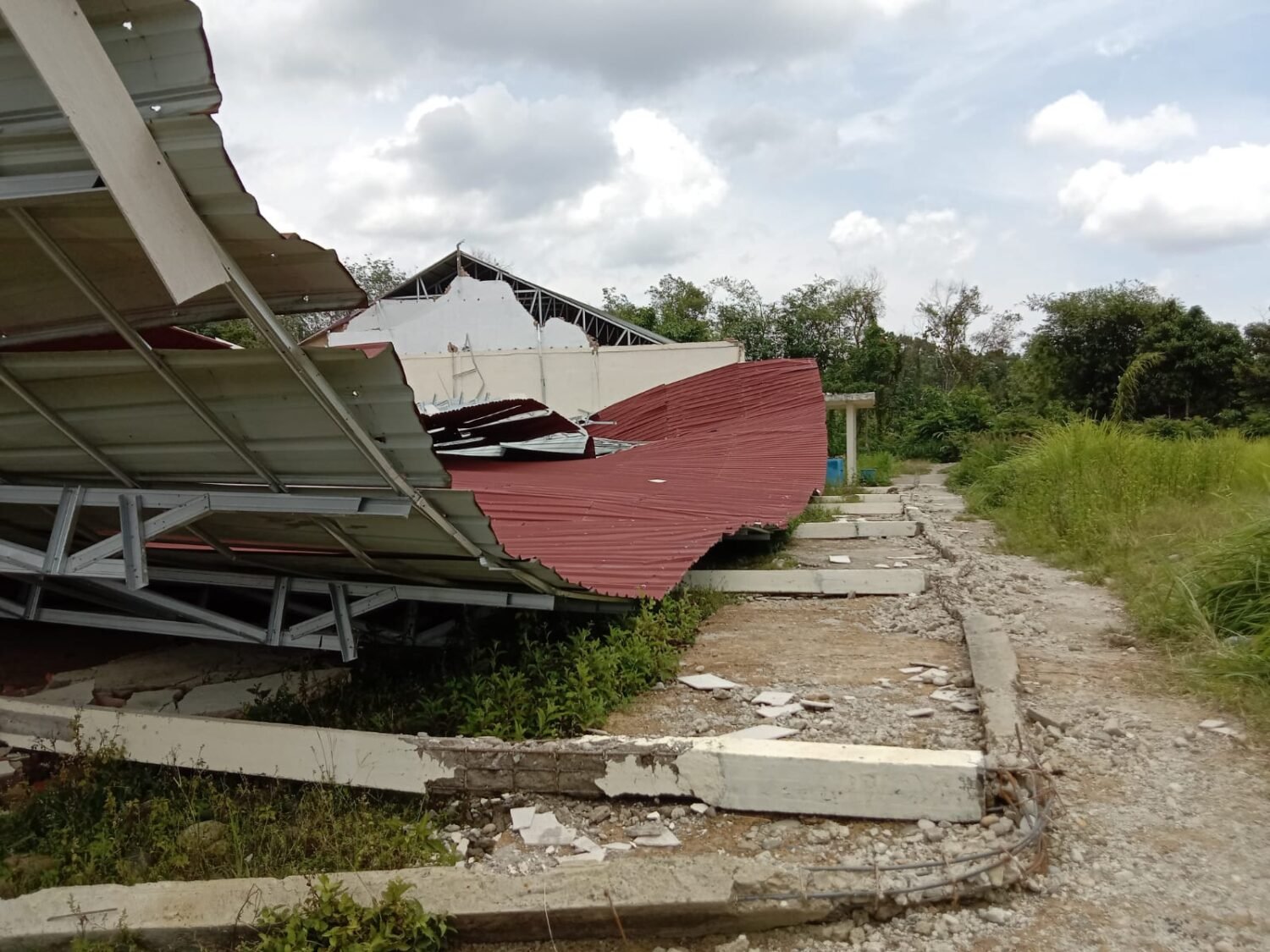Bangunan Balai Desa Jangkat Roboh Diterjang Angin Puting Beliung