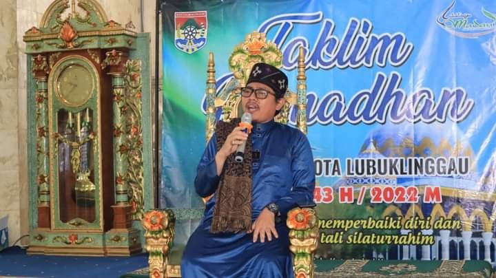 Tausyiah Ustad H. M. Atiq Fahmi ,LC Tablik Ramadhan Pemkot LubukLinggau