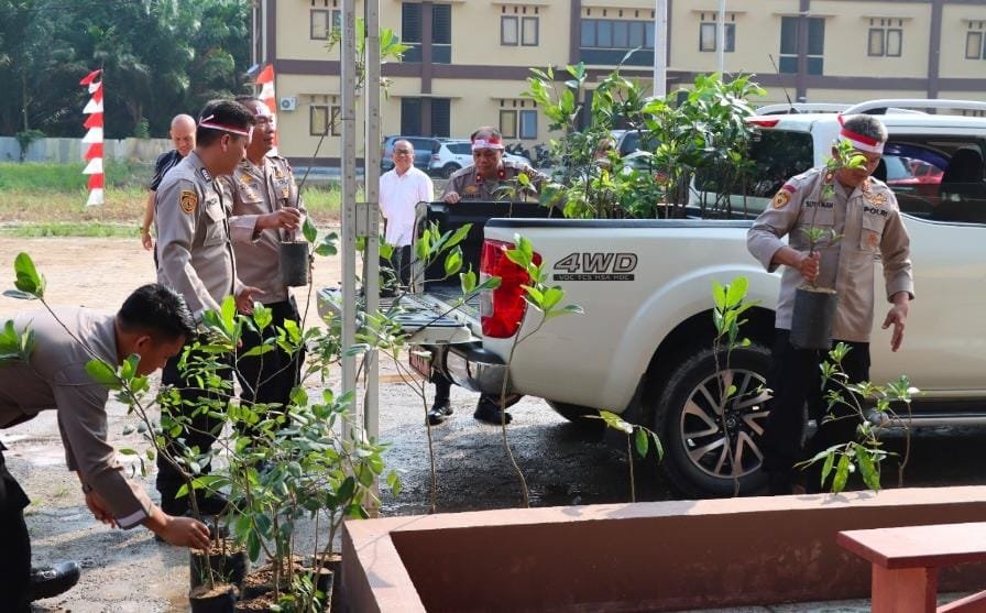 Polres Muratara Bersama Polres se-Indonesia Serentak Lakukan Penanaman Pohon